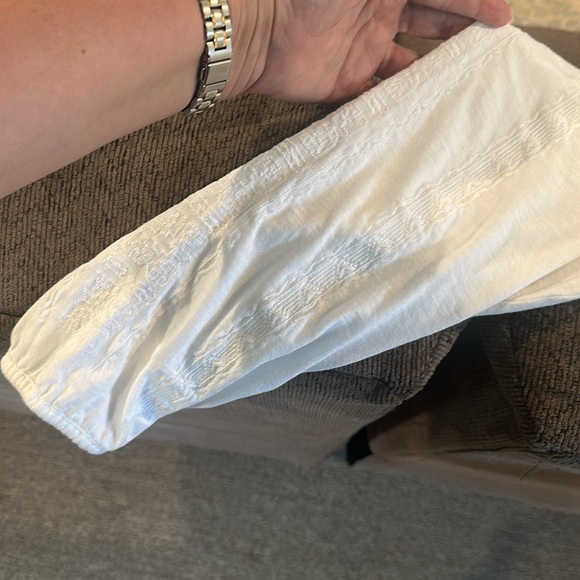 LUCKY BRAND Women’s V-Neck Blouse with Embroidery Detail - Picture 4 of 4